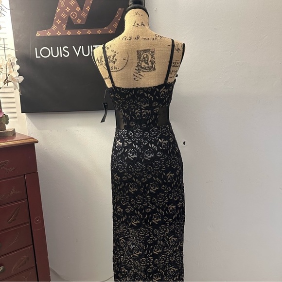 🆕Alexa B. Lace Dress - Picture 9 of 16